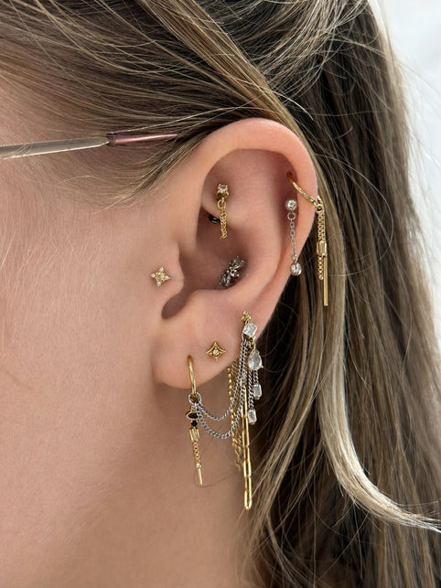 Oor met rook piercing  gezet bij All Perfectly Pierced Rhoon