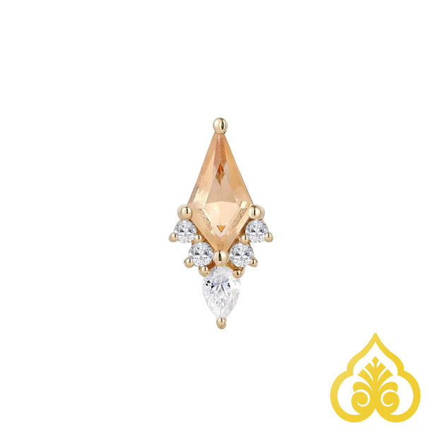 Close-up van de Afterglow piercing in 14k goud met kite cut Citrien en CZ-steentjes – geschikt voor oor en lippiercings.