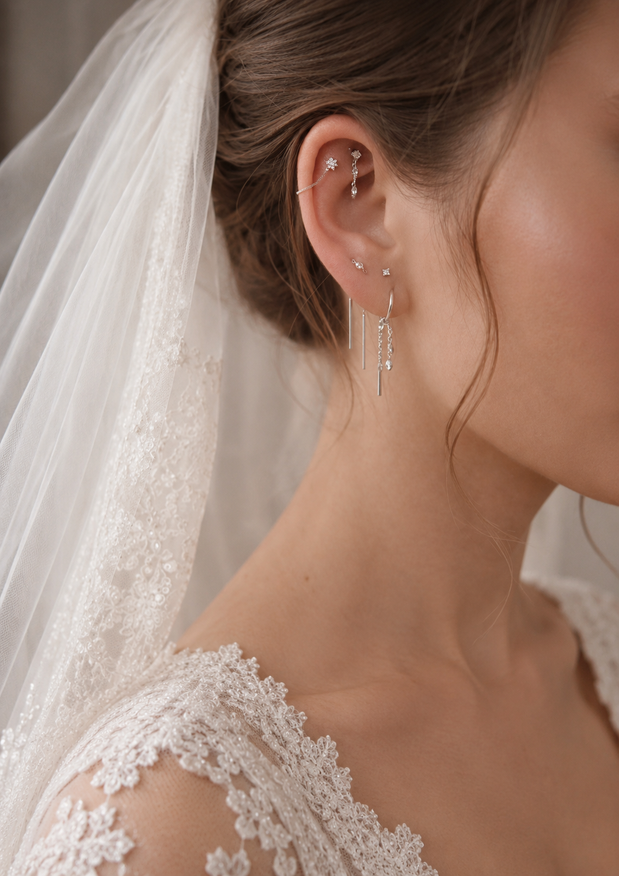 Bridal ear styling met witgouden piercingsieraden