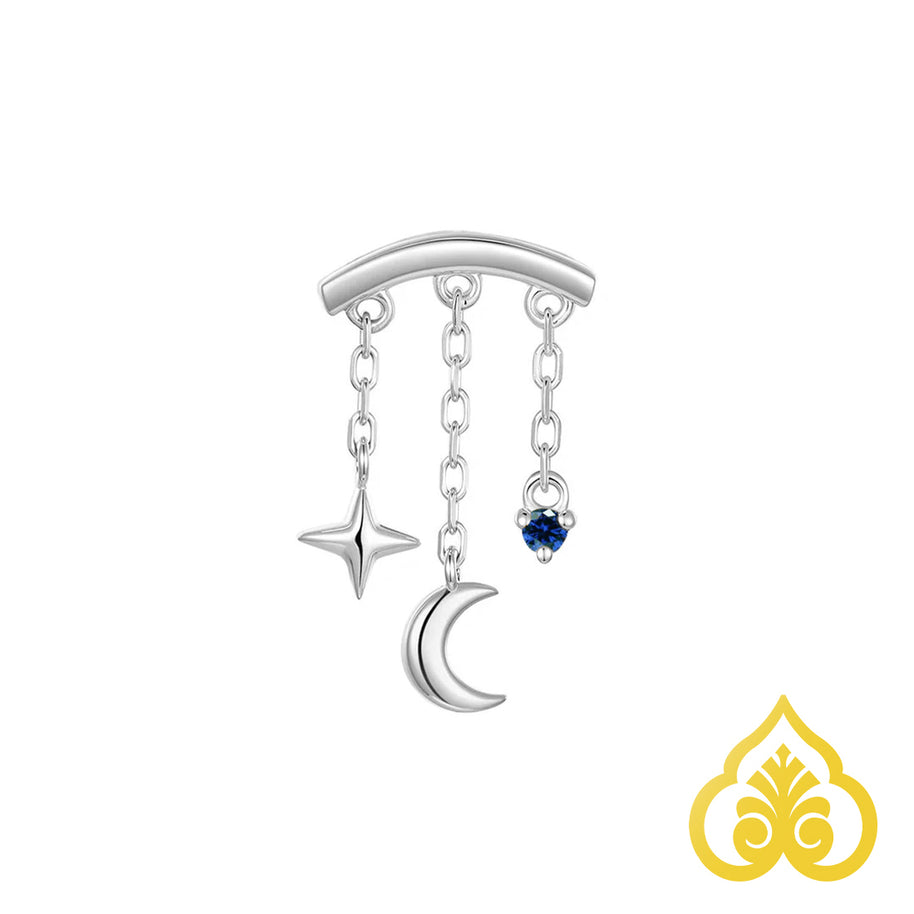 Cassiopeia piercing top in 14kt witgoud met maan, ster en blauwe saffier edelsteen geschikt voor hidden helix, flat en rook piercing. 