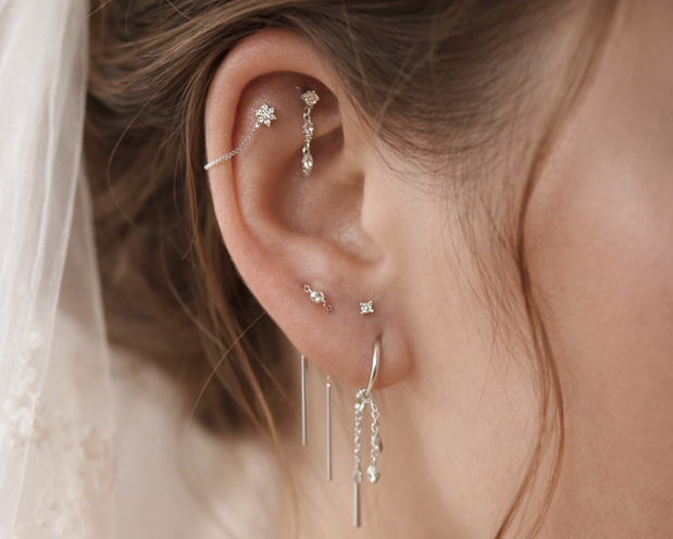 Close_up_Bruidstyling_All_Perfecly_Pierced_Wit_goud2