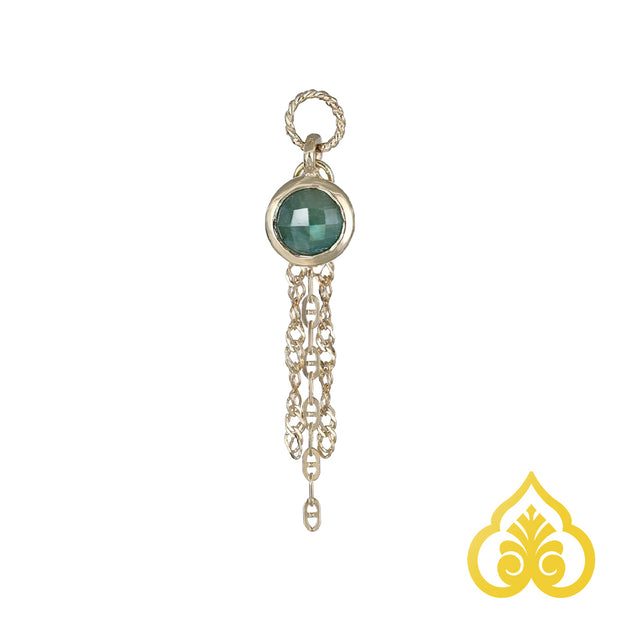 Beatti Tassel Charm met geverfde ruwe saffier – 14K geelgoud piercing sieraad