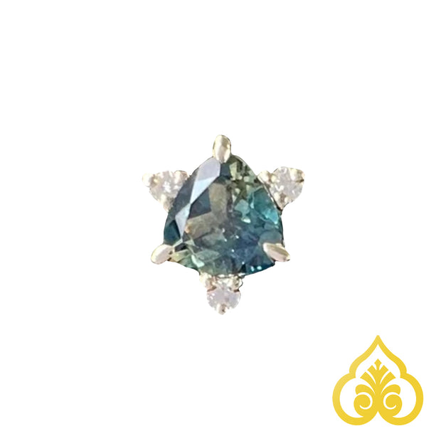 Trillion-cut greenish blue sapphire piercing in 14K goud