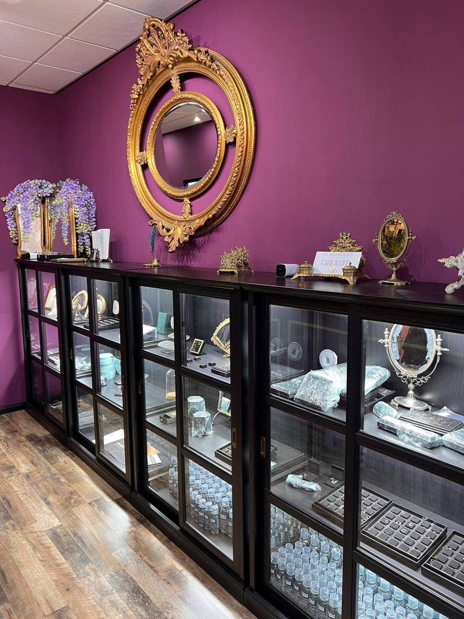 vitrines_All_Perfectly_Pierced
